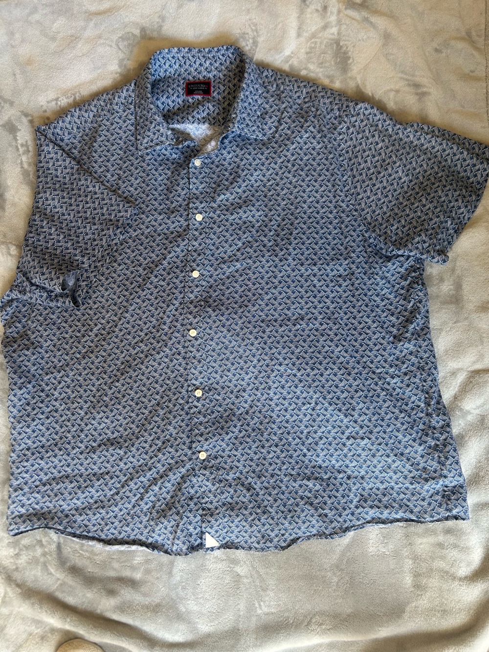 UNTUCKit Men's Blue Geometric Short-Sleeve Button Down Shirt